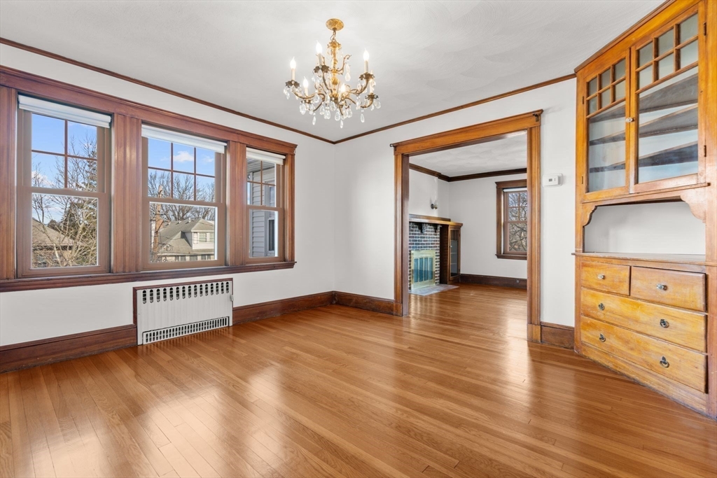 Watertown, Massachusetts 02472, United States, 5 Bedrooms Bedrooms, ,2 BathroomsBathrooms,Residential,Pending,115647