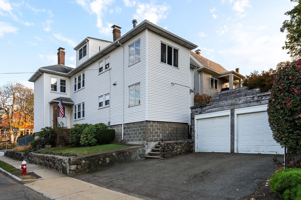 Watertown, Massachusetts 02472, United States, 5 Bedrooms Bedrooms, ,2 BathroomsBathrooms,Residential,Pending,115647