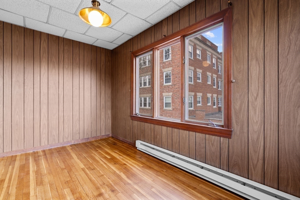 Watertown, Massachusetts 02472, United States, 5 Bedrooms Bedrooms, ,2 BathroomsBathrooms,Residential,Pending,115647