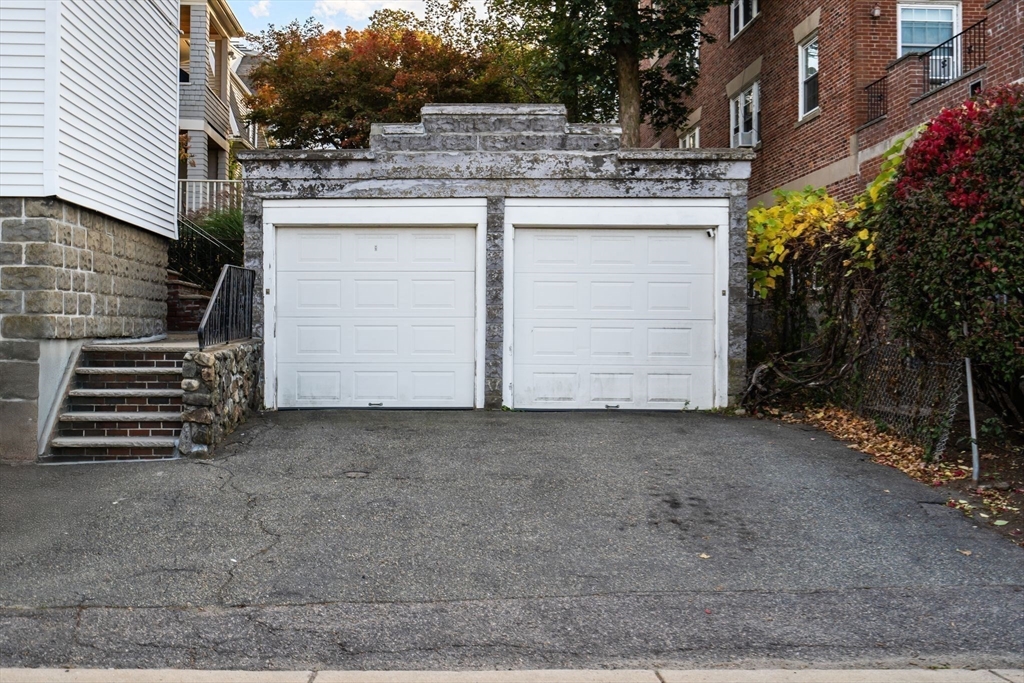 Watertown, Massachusetts 02472, United States, 5 Bedrooms Bedrooms, ,2 BathroomsBathrooms,Residential,Pending,115647