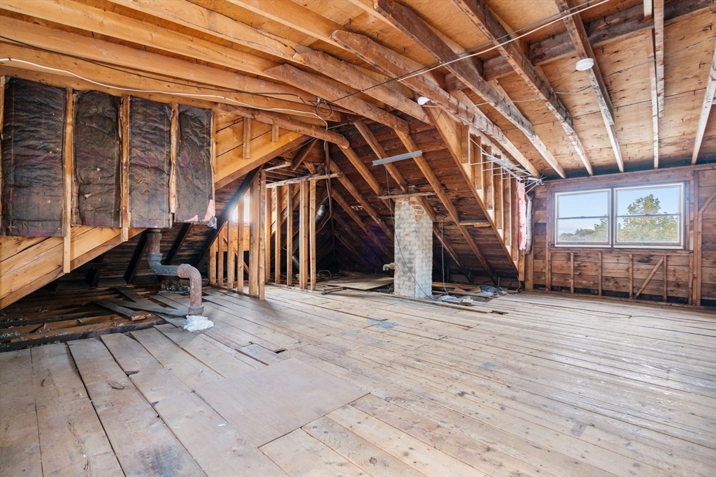 Watertown, Massachusetts 02472, United States, 5 Bedrooms Bedrooms, ,2 BathroomsBathrooms,Residential,Pending,115647