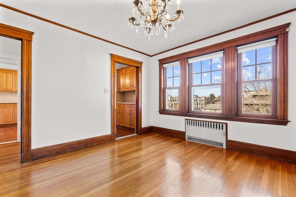 Watertown, Massachusetts 02472, United States, 5 Bedrooms Bedrooms, ,2 BathroomsBathrooms,Residential,Pending,115647