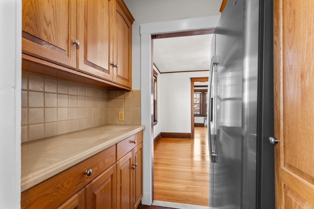 Watertown, Massachusetts 02472, United States, 5 Bedrooms Bedrooms, ,2 BathroomsBathrooms,Residential,Pending,115647