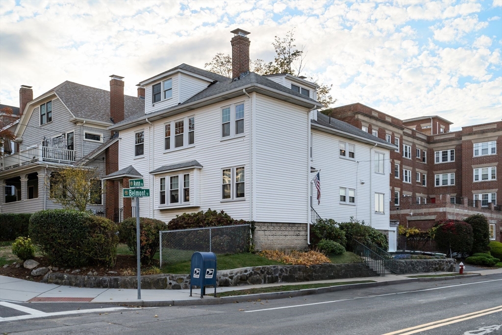 Watertown, Massachusetts 02472, United States, 5 Bedrooms Bedrooms, ,2 BathroomsBathrooms,Residential,Pending,115647