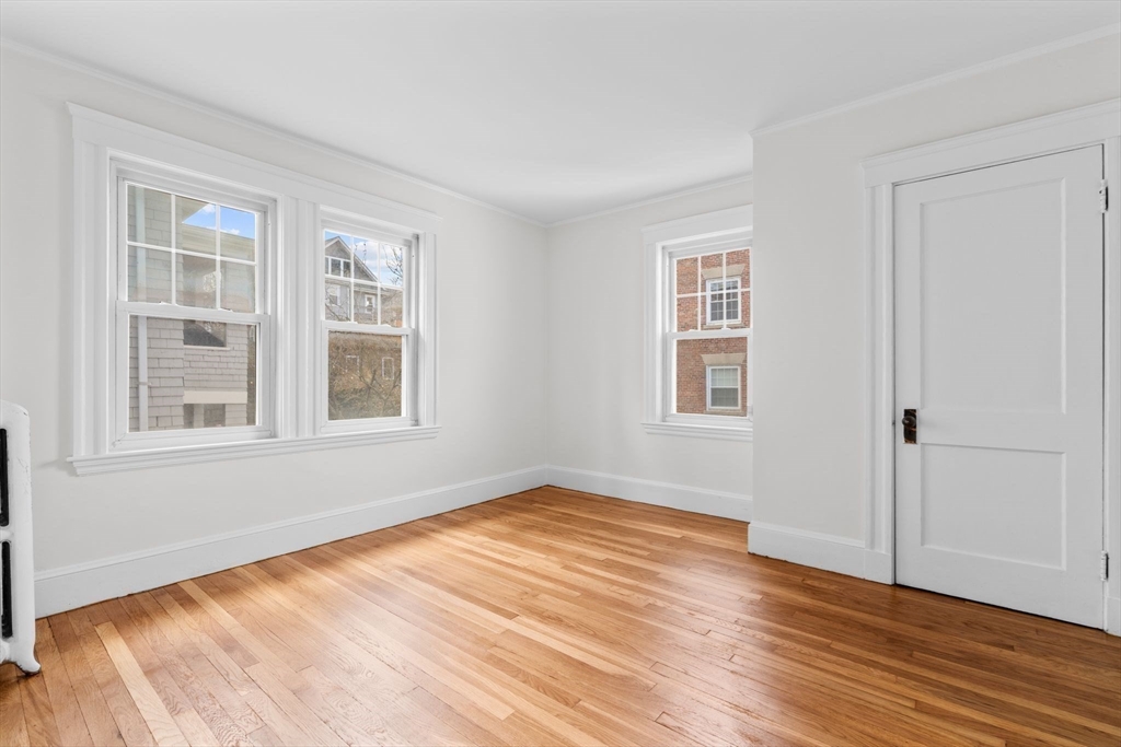 Watertown, Massachusetts 02472, United States, 5 Bedrooms Bedrooms, ,2 BathroomsBathrooms,Residential,Pending,115647