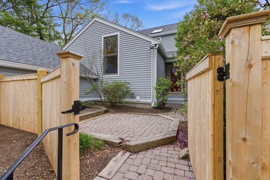 2 Hillside Dr 2