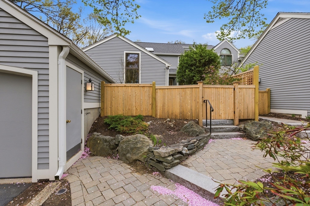 2 Hillside Dr 2
