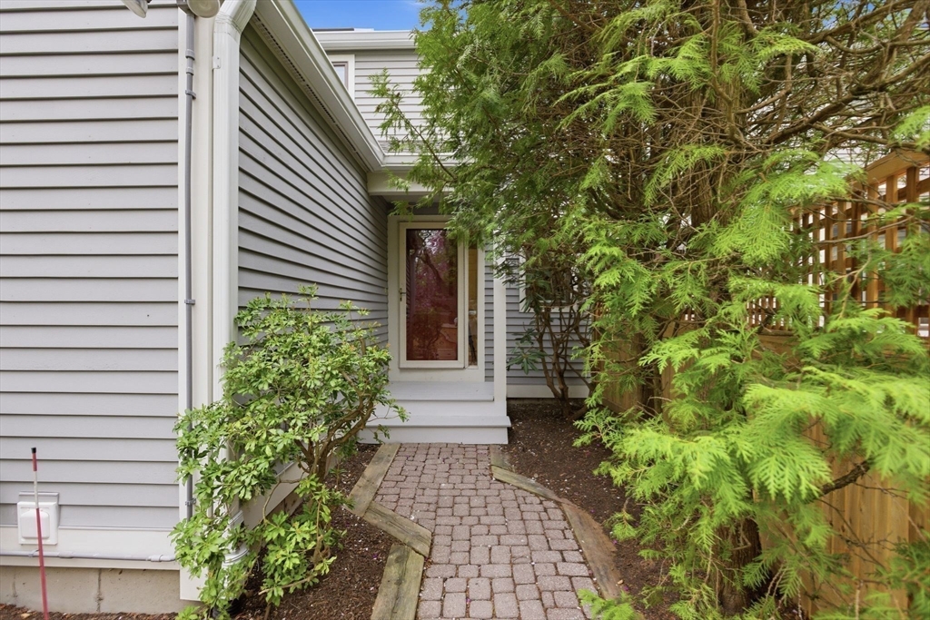 2 Hillside Dr 2