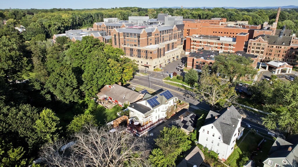 Springfield, Massachusetts 01107, United States, 11 Bedrooms Bedrooms, ,10 BathroomsBathrooms,Residential,Pending,67548