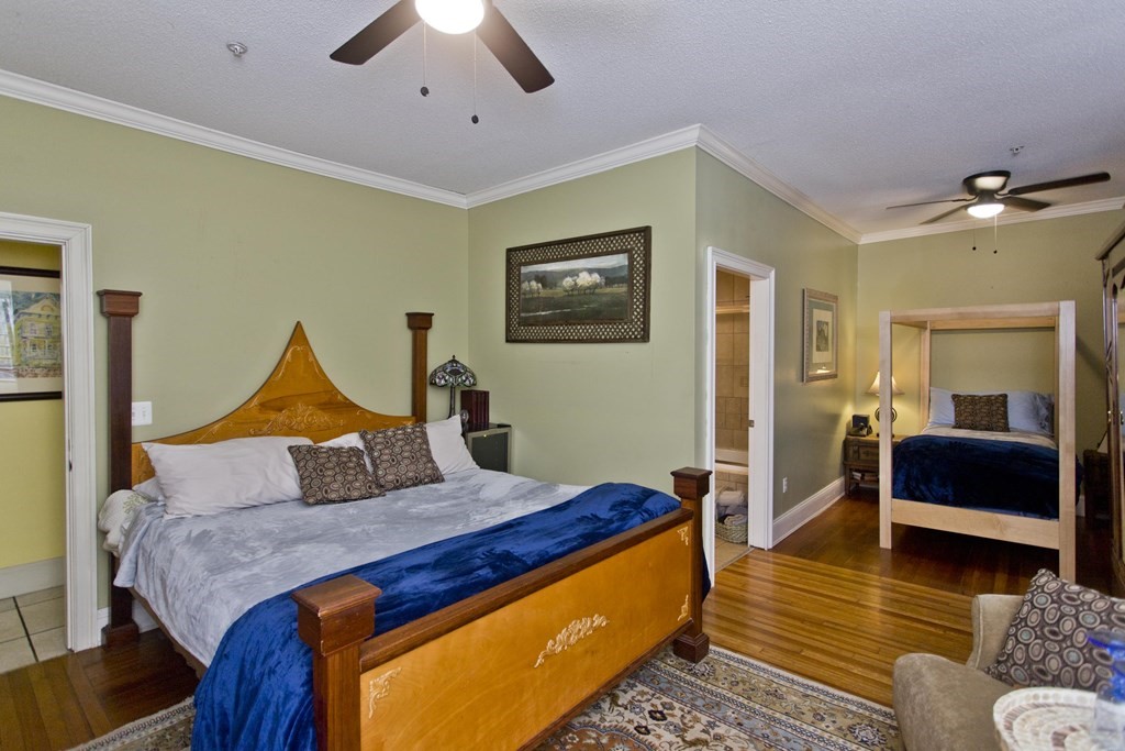 Springfield, Massachusetts 01107, United States, 11 Bedrooms Bedrooms, ,10 BathroomsBathrooms,Residential,Pending,67548