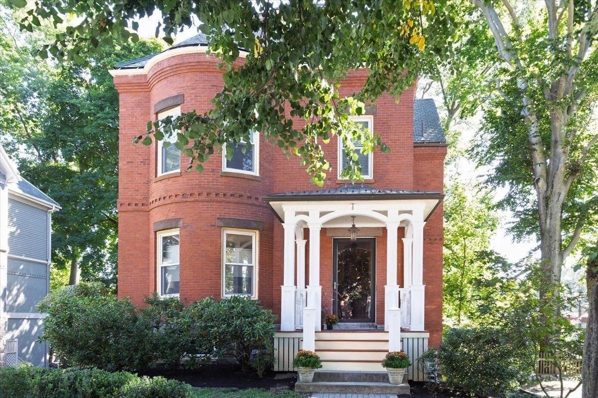Photo of 16 Kent Sq, Brookline, MA