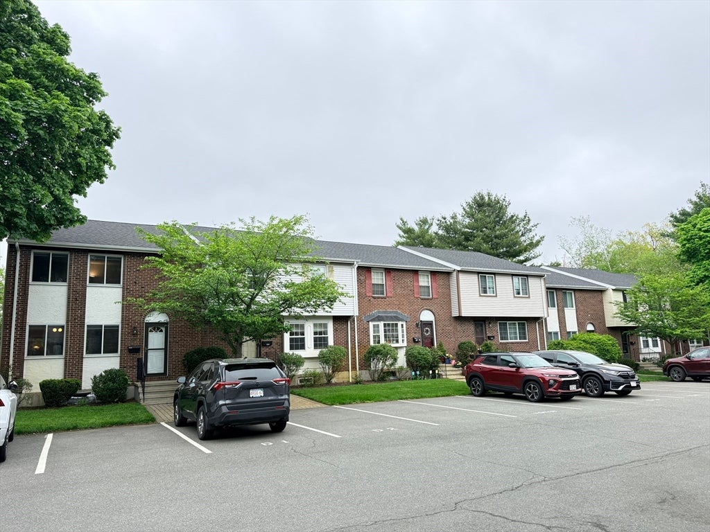 Photo of 399 Pond St, Braintree, MA