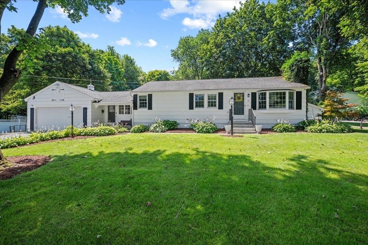 6 Jackie Dr
