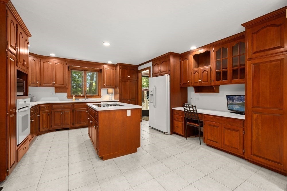 11 Elginwood Rd, Peabody, MA, 11 Elginwood Rd, Peabody, MA Photo #4