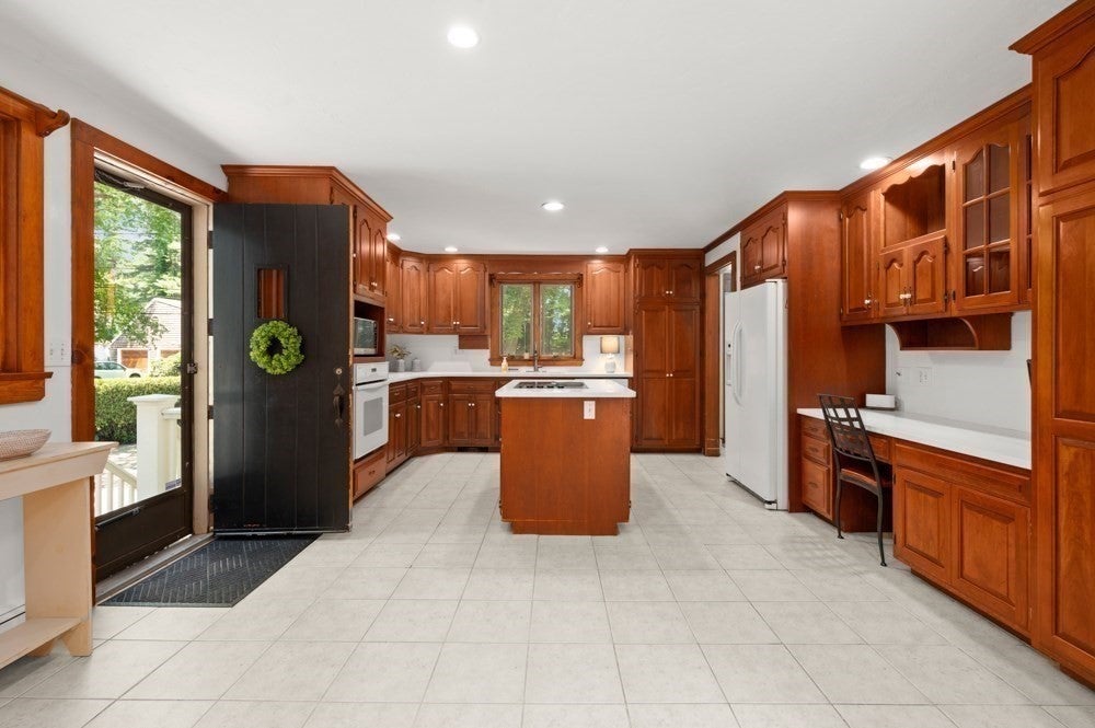 11 Elginwood Rd, Peabody, MA, 11 Elginwood Rd, Peabody, MA Photo #5