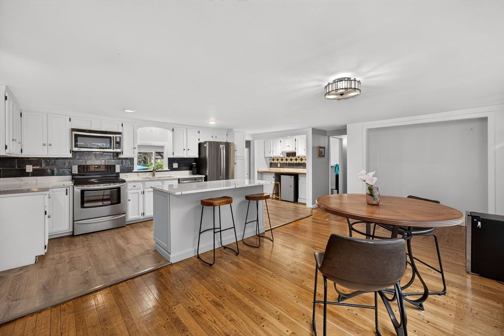 14 Veeder Dr, Falmouth, MA, 14 Veeder Dr, Falmouth, MA Photo #5