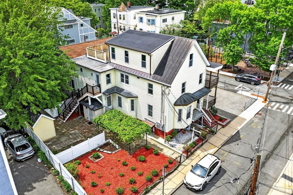 29 Hanson St