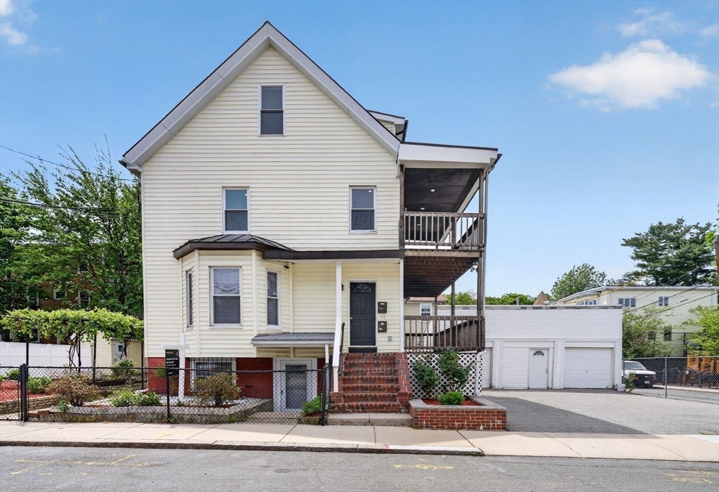 29 Hanson St