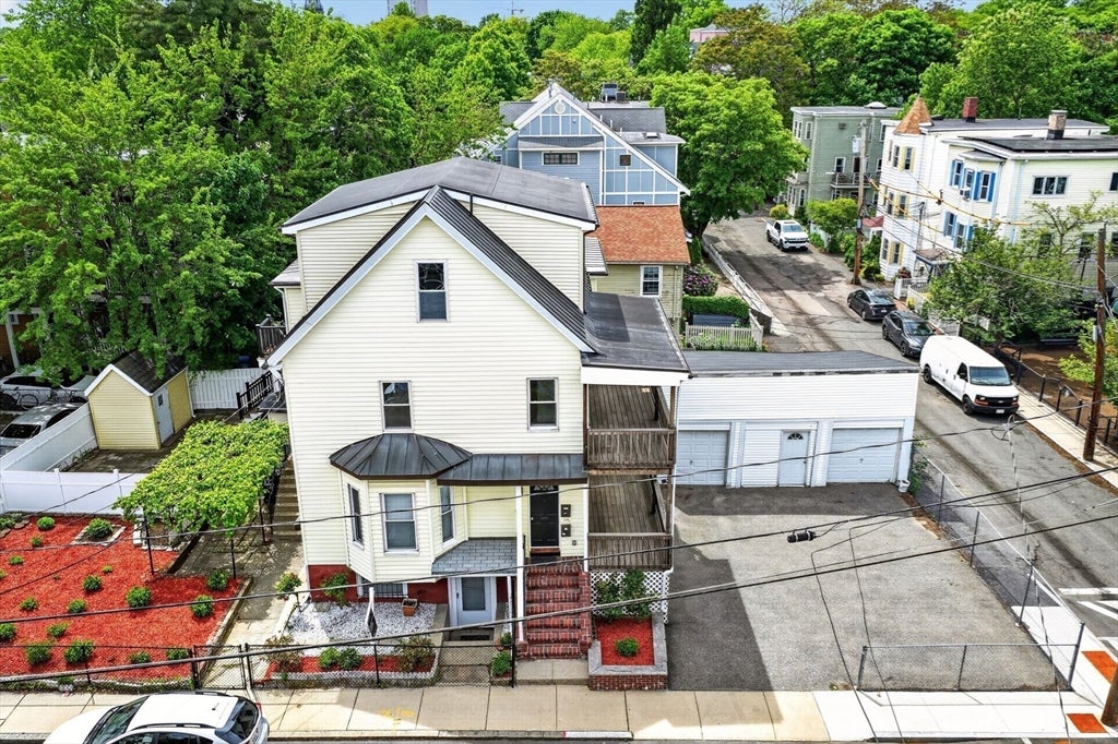 29 Hanson St