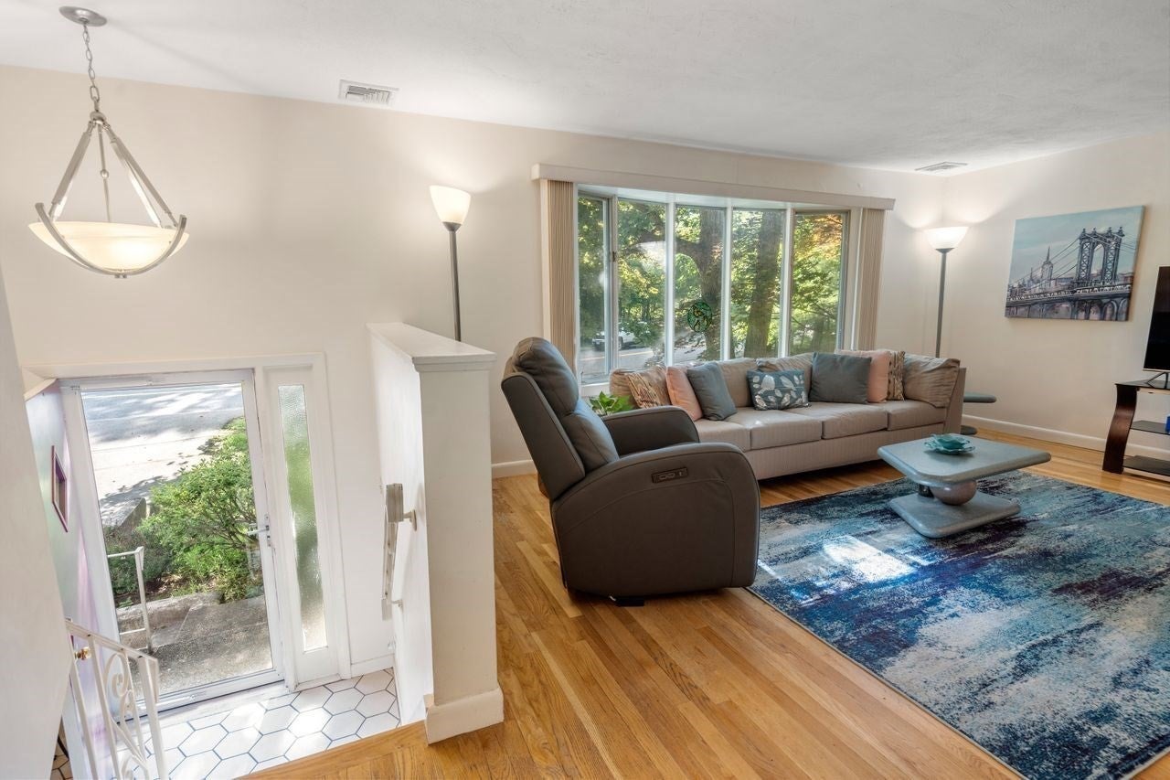 6 Johnson Rd, Sharon, MA Photo #3