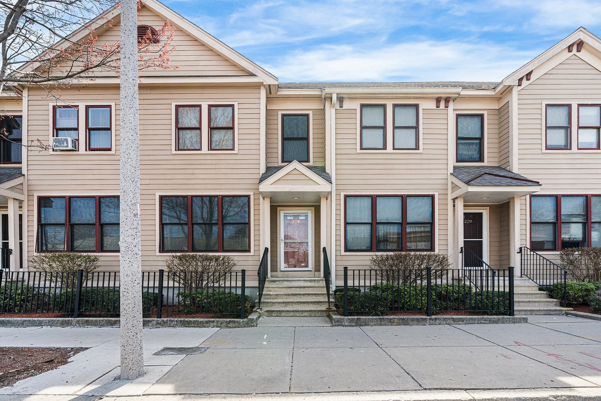 218 Humboldt Ave