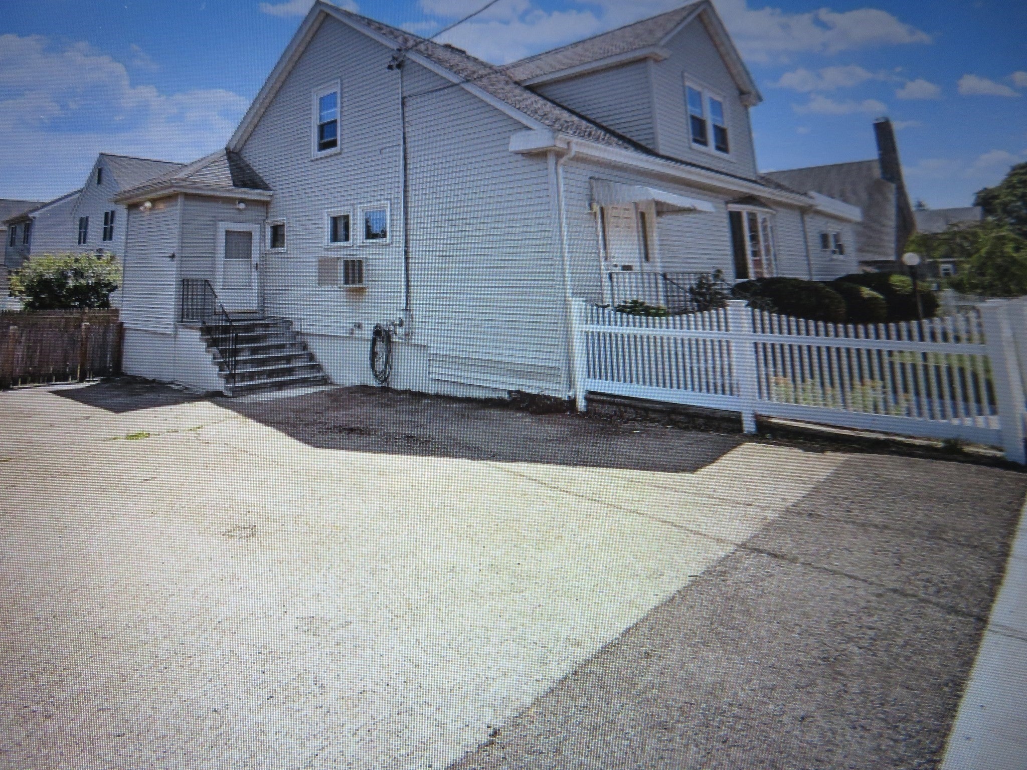 300 Manet Ave