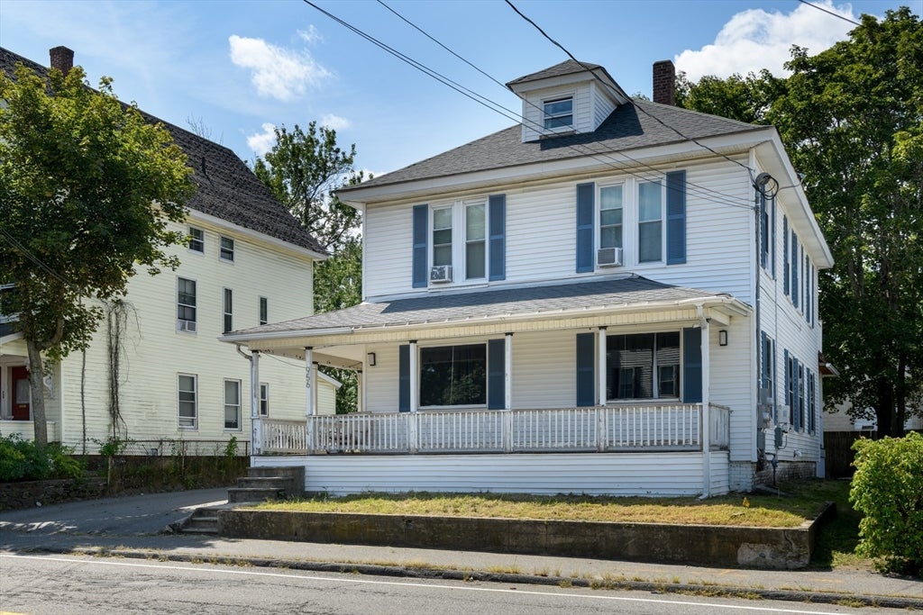 Photo of 956 Main St, Clinton, MA