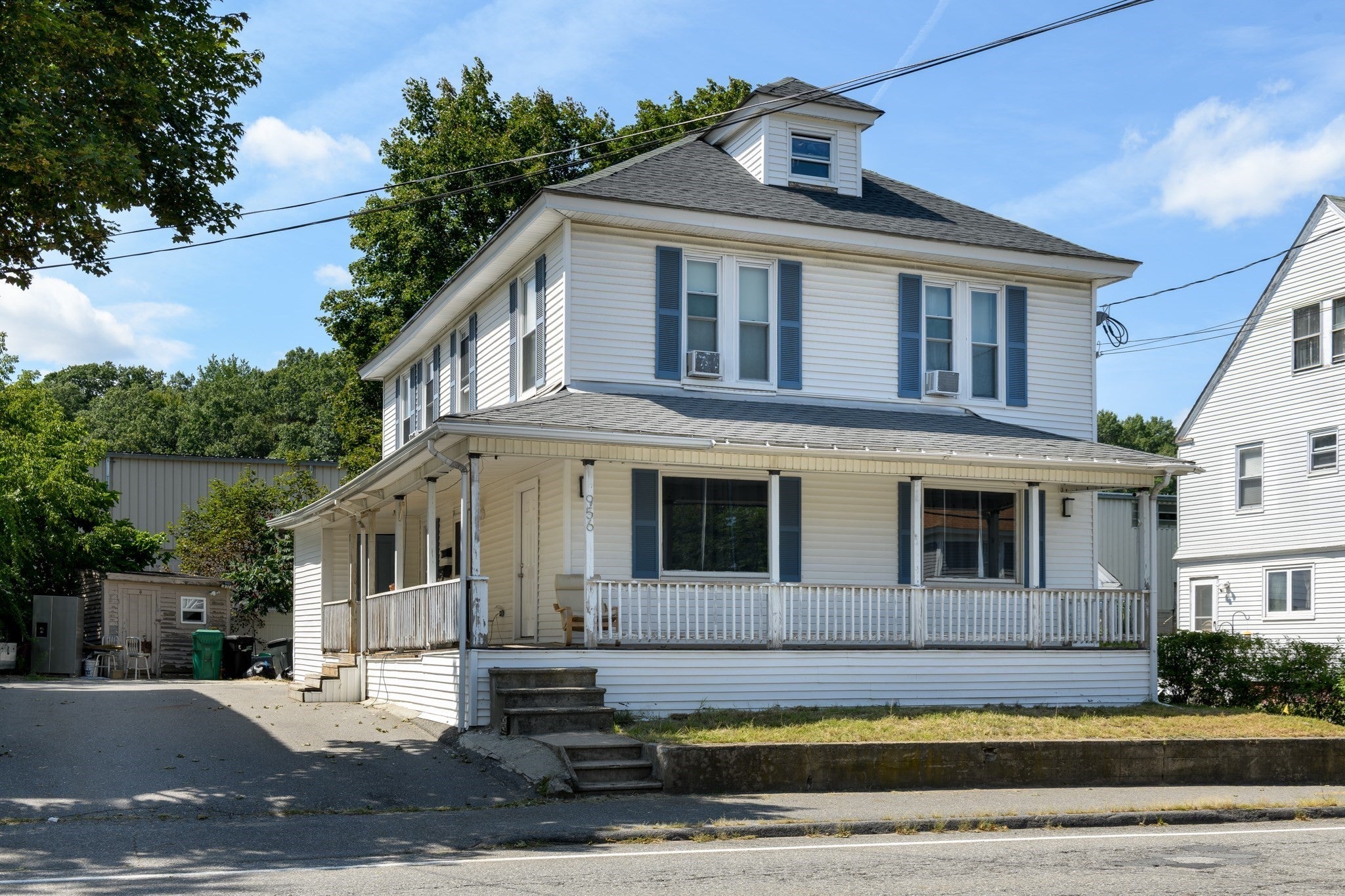 956 Main St