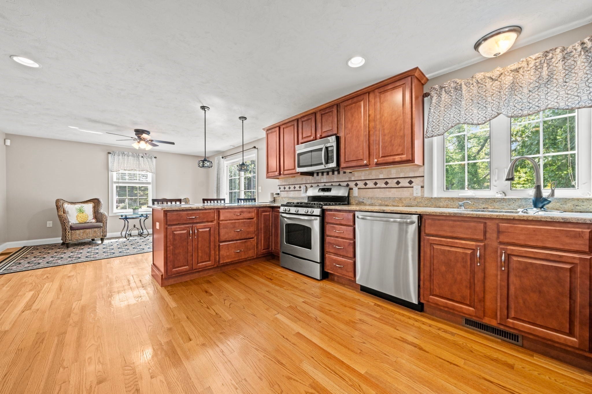 11 Village Ln, Haverhill, MA, 11 Village Ln, Haverhill, MA Photo #5