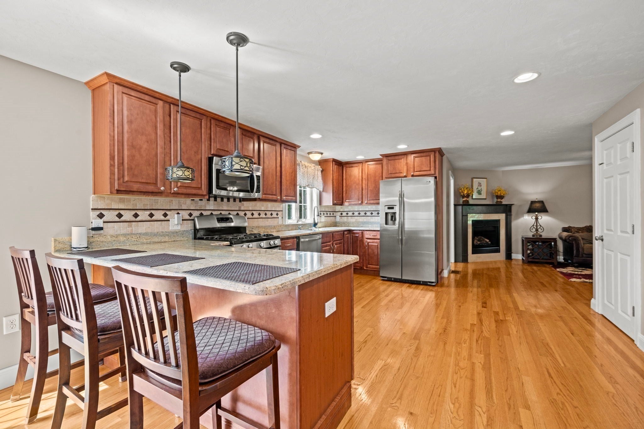 11 Village Ln, Haverhill, MA, 11 Village Ln, Haverhill, MA Photo #4