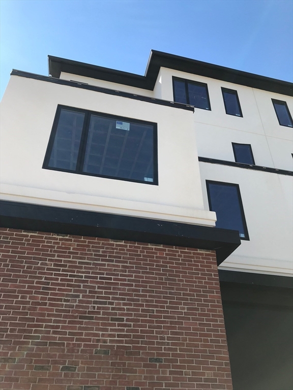 979 Main St 1