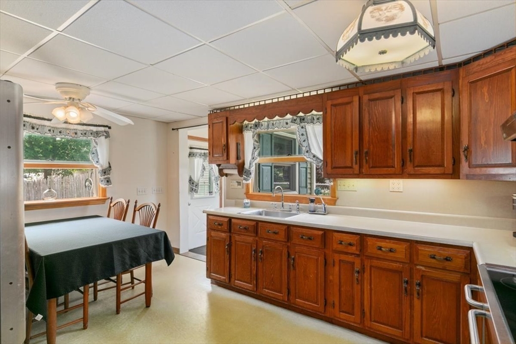 Tewksbury, Massachusetts 01876, United States, 4 Bedrooms Bedrooms, ,2 BathroomsBathrooms,Residential,Contingent,145469