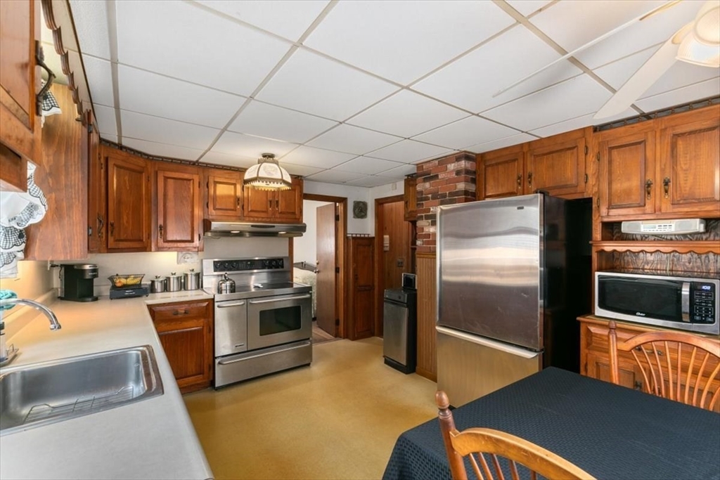 Tewksbury, Massachusetts 01876, United States, 4 Bedrooms Bedrooms, ,2 BathroomsBathrooms,Residential,Contingent,145469