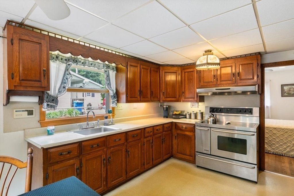 Tewksbury, Massachusetts 01876, United States, 4 Bedrooms Bedrooms, ,2 BathroomsBathrooms,Residential,Contingent,145469