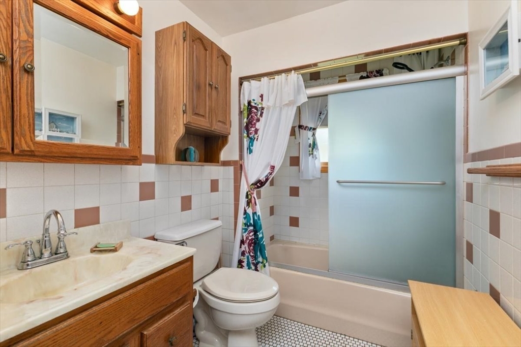 Tewksbury, Massachusetts 01876, United States, 4 Bedrooms Bedrooms, ,2 BathroomsBathrooms,Residential,Contingent,145469