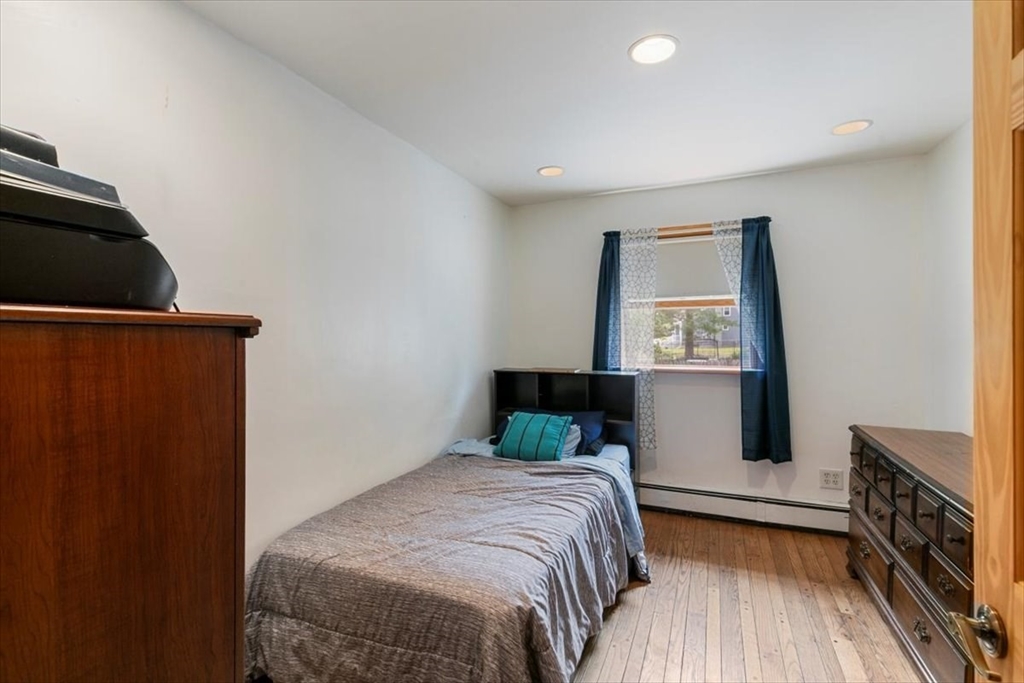 Tewksbury, Massachusetts 01876, United States, 4 Bedrooms Bedrooms, ,2 BathroomsBathrooms,Residential,Contingent,145469