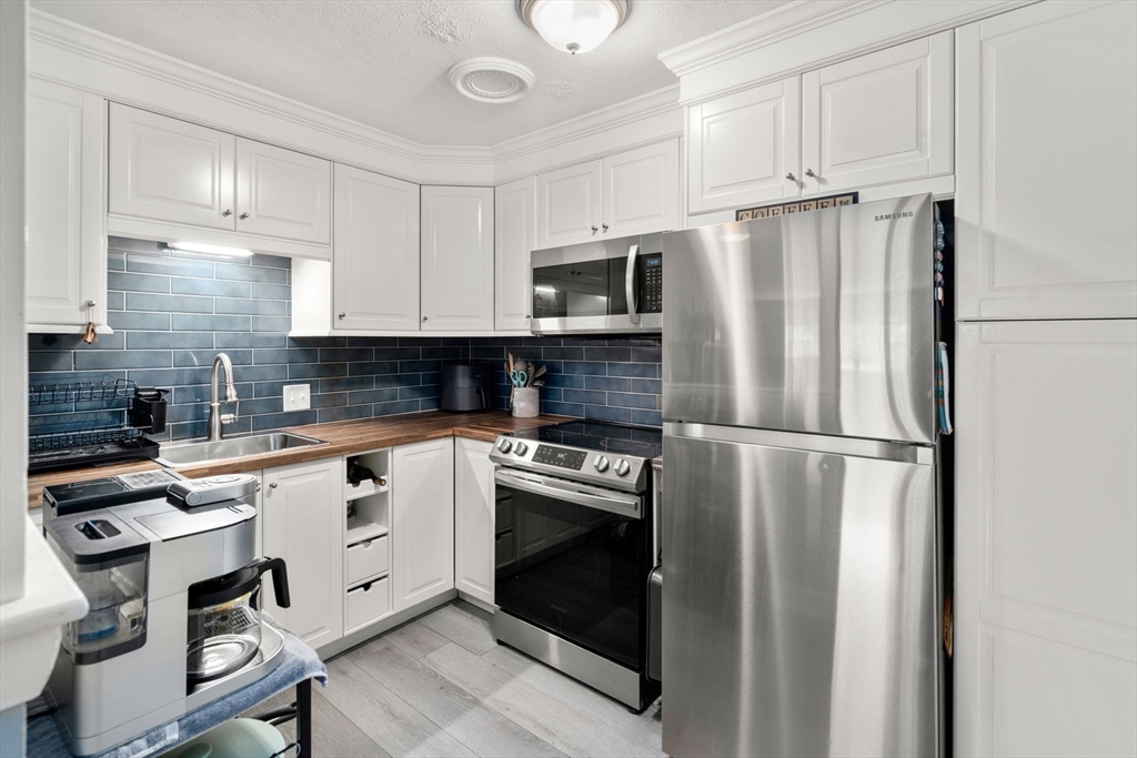 32 Whitman Rd B1