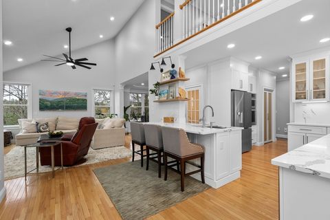 21 Carriage Hill Cir 21 Southborough MA 01772