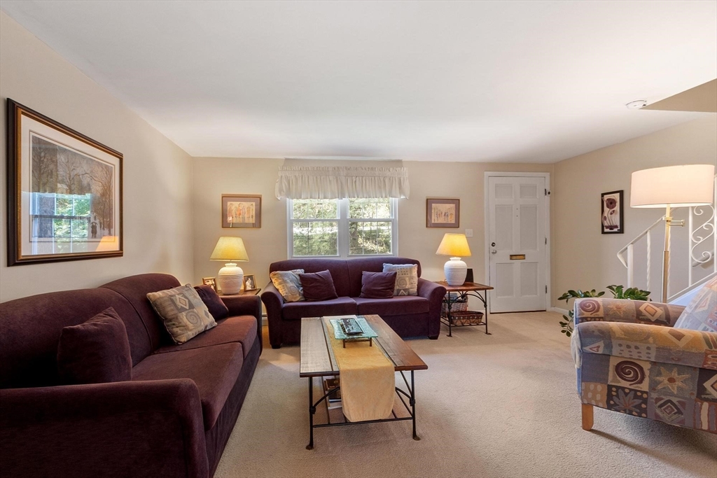 4 Village Green Dr 4
