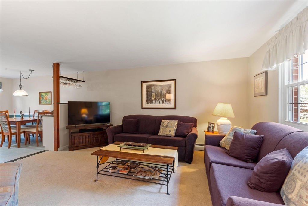4 Village Green Dr 4
