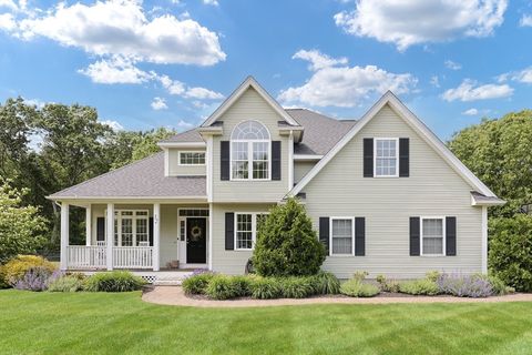 32 Lowe Meadow Ln North Attleboro MA 02760