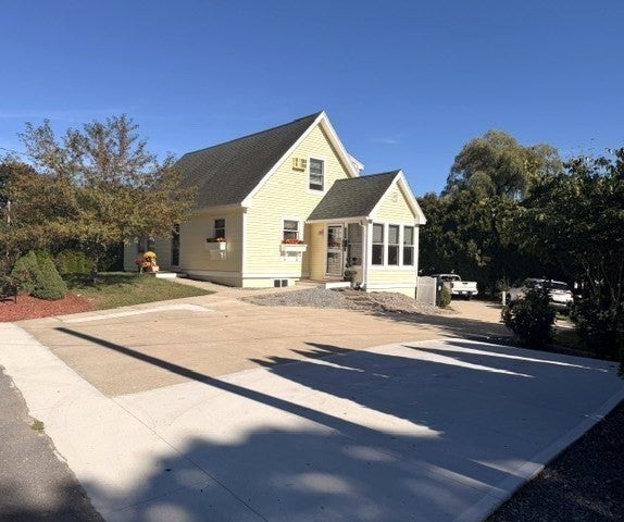 Photo of 170 Main St, Groveland, MA