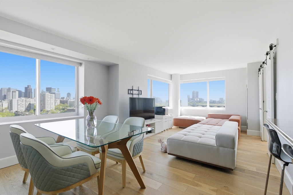 8-12 Museum Way 1506