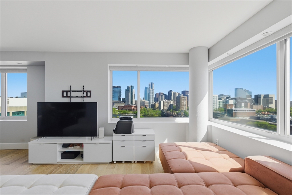8-12 Museum Way 1506