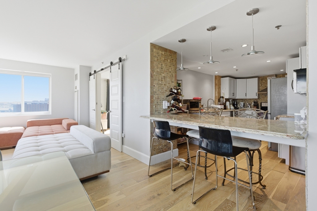 8-12 Museum Way 1506