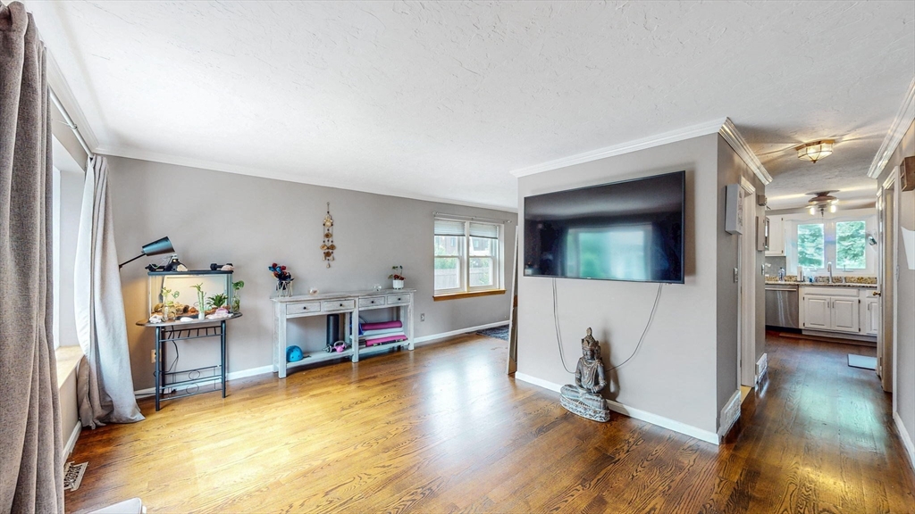 805 Irving Rd 805