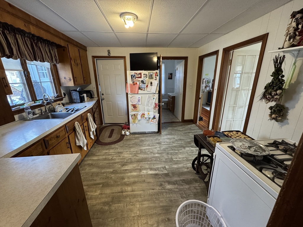 Attleboro, Massachusetts 02703, United States, 2 Bedrooms Bedrooms, ,1 BathroomBathrooms,Residential,Active,111947