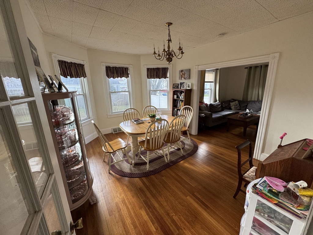 Attleboro, Massachusetts 02703, United States, 2 Bedrooms Bedrooms, ,1 BathroomBathrooms,Residential,Active,111947