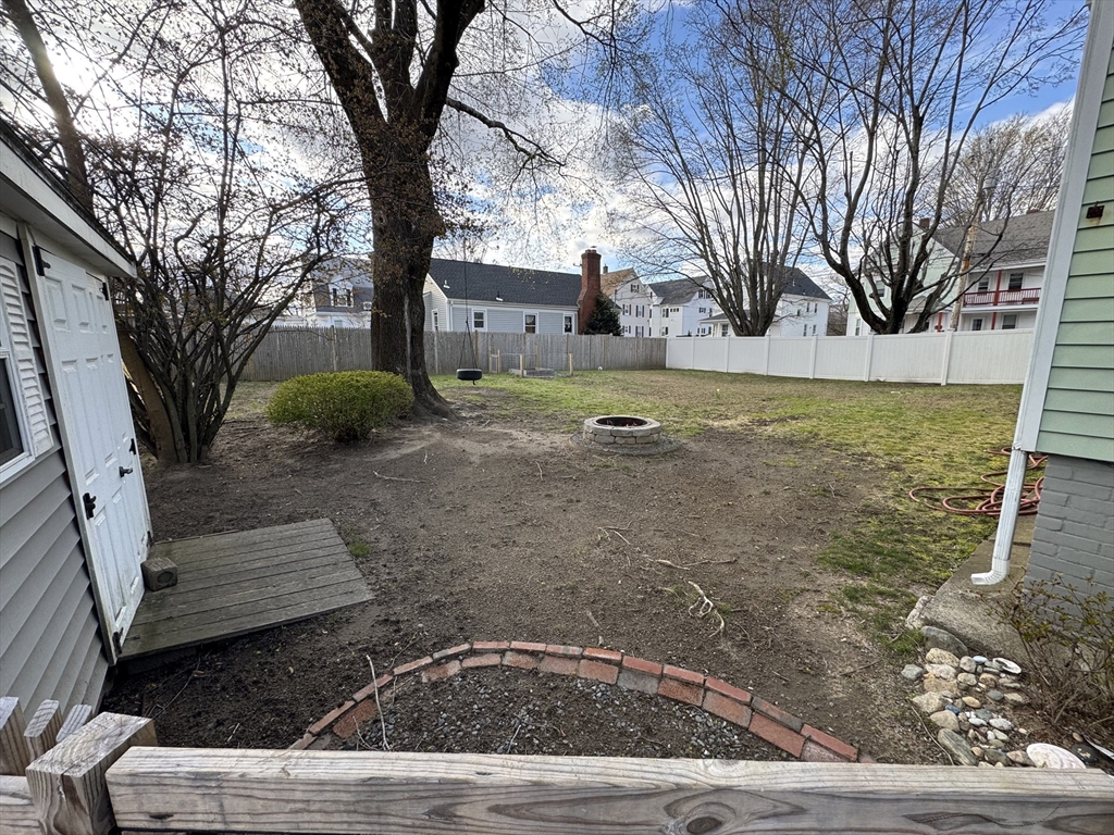 Attleboro, Massachusetts 02703, United States, 2 Bedrooms Bedrooms, ,1 BathroomBathrooms,Residential,Active,111947