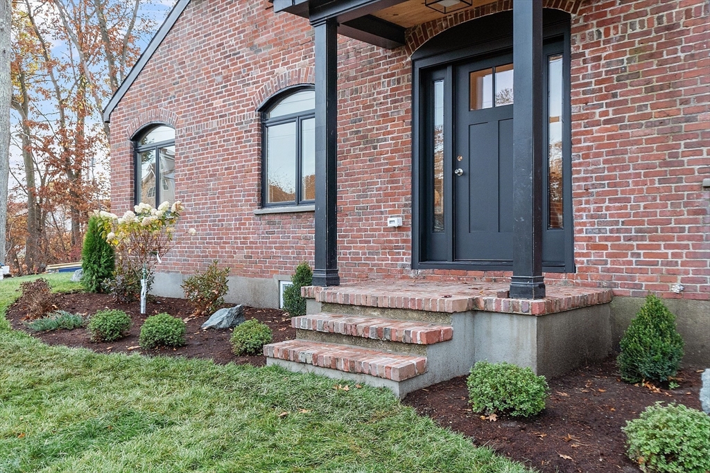 6 Lovis Avenue